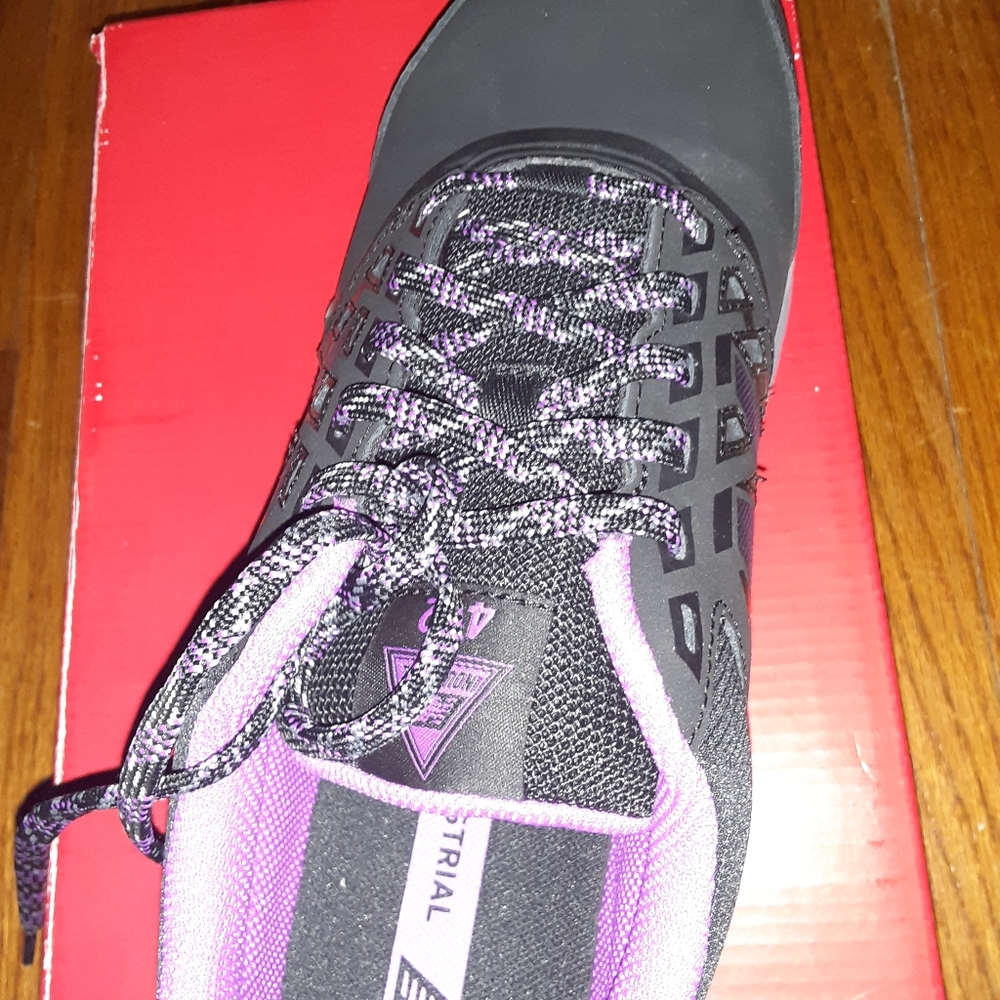 Shoes - Picture 5 of 6